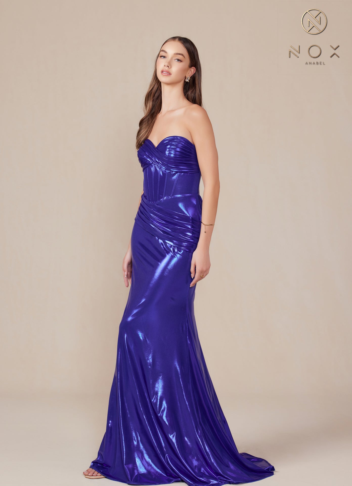 Nox Anabel -T1499 Sweetheart Fitted Metallic Sheath Dress
