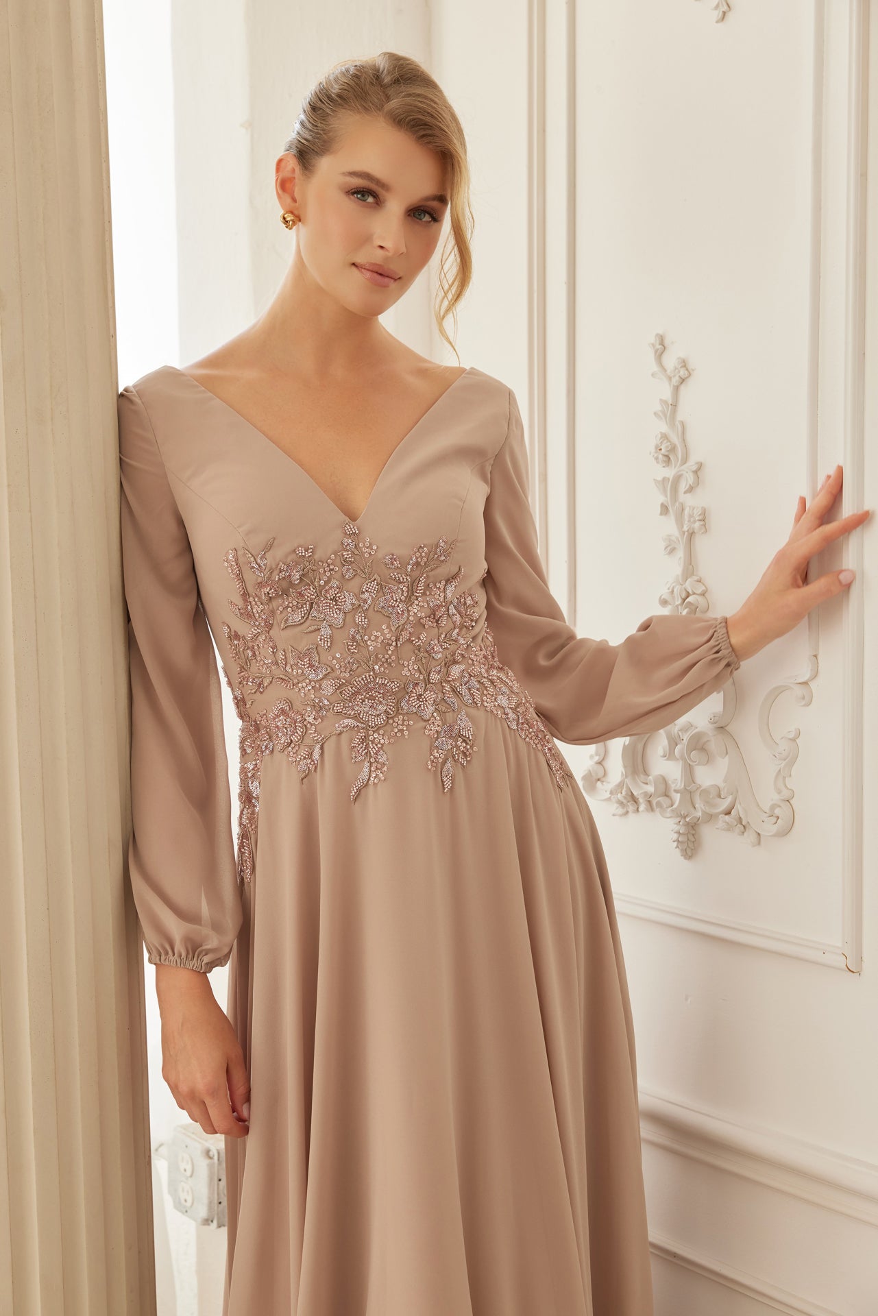 Nox Anabel -ME128 V-Neck Beaded Applique A-Line Dress