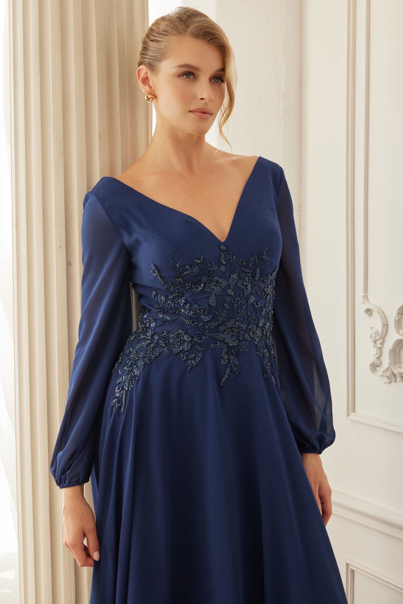 Nox Anabel -ME128 V-Neck Beaded Applique A-Line Dress