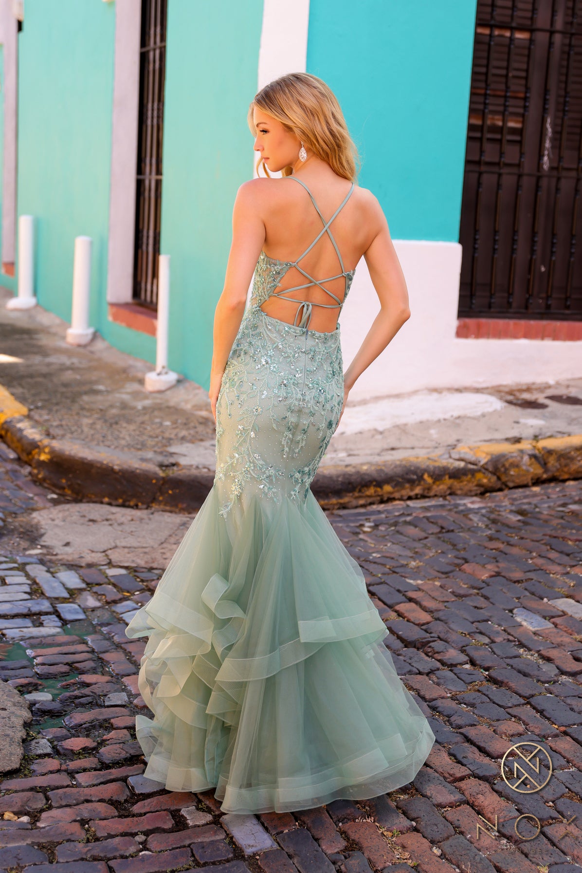 Nox Anabel -G1368 Floral Appliqued V-Neck Prom Dress