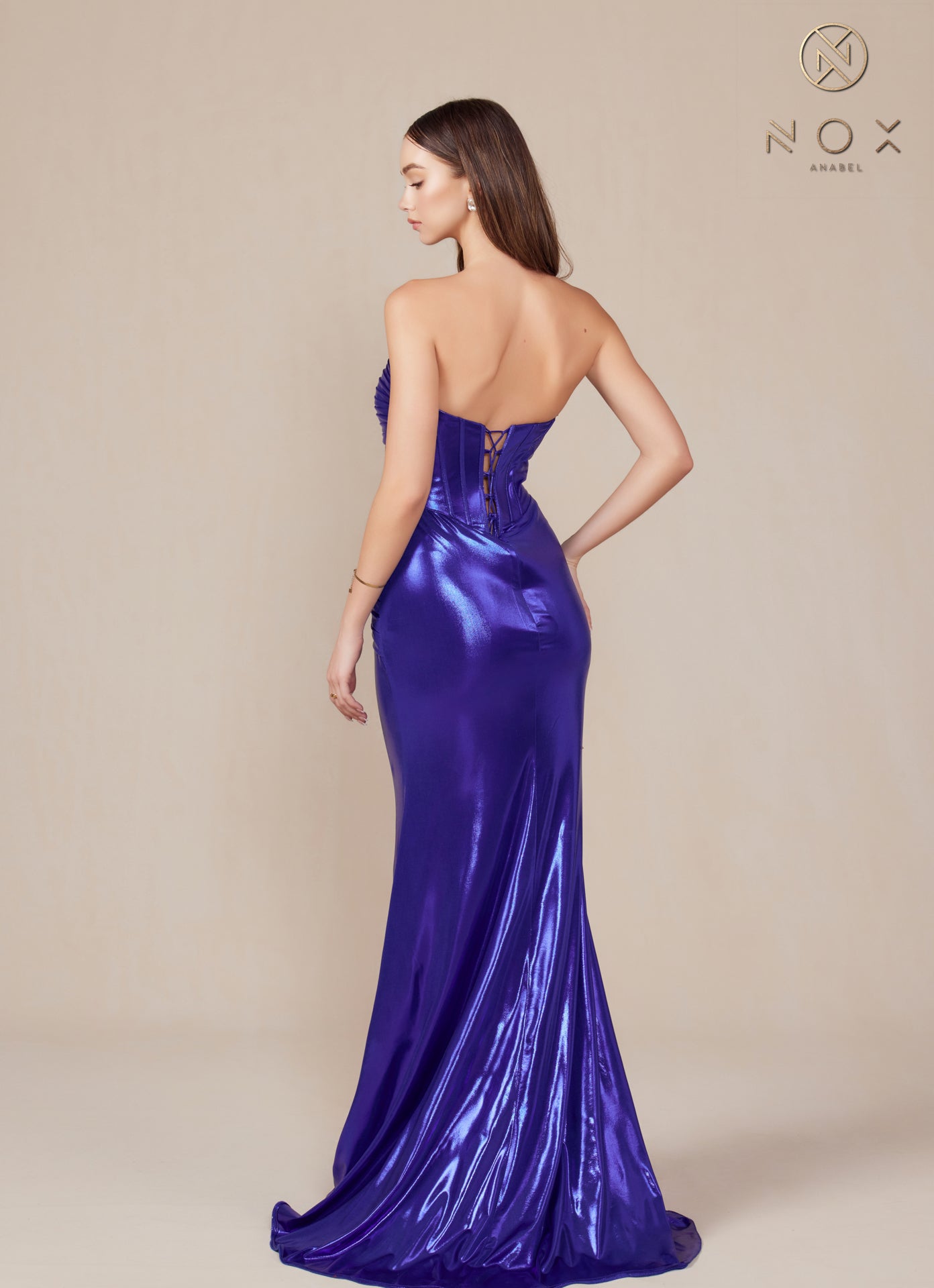 Nox Anabel -T1499 Sweetheart Fitted Metallic Sheath Dress