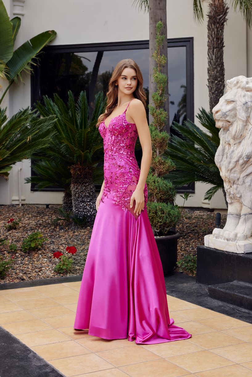 Nox Anabel -E1532 Scoop Neck Sequin Applique Mermaid Dress