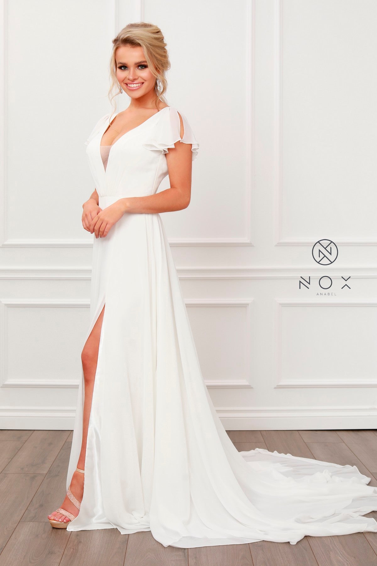 White Short Sleeve Gown By Nox Anabel -R471